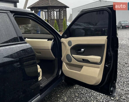 Чорний Ленд Ровер Рендж Ровер Евок, об'ємом двигуна 2 л та пробігом 144 тис. км за 12600 $, фото 18 на Automoto.ua