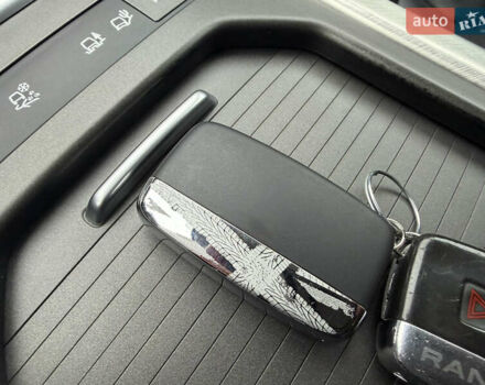 Черный Ленд Ровер Рендж Ровер Эвок, объемом двигателя 2.18 л и пробегом 230 тыс. км за 17750 $, фото 2 на Automoto.ua