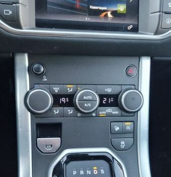 Чорний Ленд Ровер Рендж Ровер Евок, об'ємом двигуна 0 л та пробігом 116 тис. км за 17200 $, фото 19 на Automoto.ua