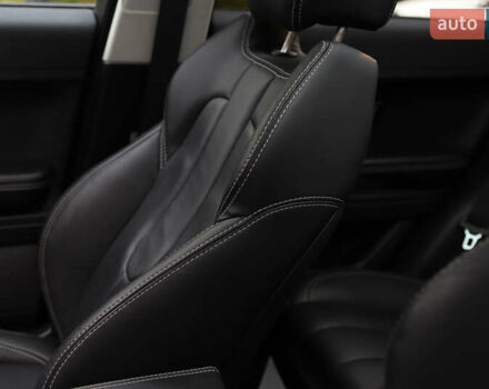 Черный Ленд Ровер Рендж Ровер Эвок, объемом двигателя 2 л и пробегом 66 тыс. км за 16899 $, фото 75 на Automoto.ua