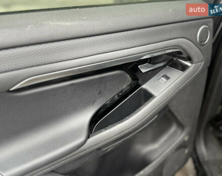 Чорний Ленд Ровер Рендж Ровер Евок, об'ємом двигуна 2 л та пробігом 122 тис. км за 19000 $, фото 8 на Automoto.ua