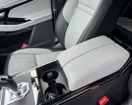 Чорний Ленд Ровер Рендж Ровер Евок, об'ємом двигуна 2 л та пробігом 65 тис. км за 44000 $, фото 7 на Automoto.ua