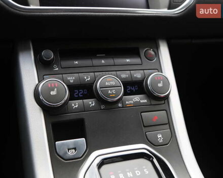 Червоний Ленд Ровер Рендж Ровер Евок, об'ємом двигуна 2 л та пробігом 133 тис. км за 19300 $, фото 28 на Automoto.ua