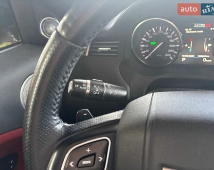 Червоний Ленд Ровер Рендж Ровер Евок, об'ємом двигуна 2 л та пробігом 133 тис. км за 20000 $, фото 12 на Automoto.ua