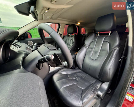 Червоний Ленд Ровер Рендж Ровер Евок, об'ємом двигуна 2.18 л та пробігом 171 тис. км за 15500 $, фото 9 на Automoto.ua