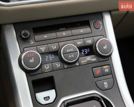 Червоний Ленд Ровер Рендж Ровер Евок, об'ємом двигуна 2 л та пробігом 100 тис. км за 16000 $, фото 4 на Automoto.ua