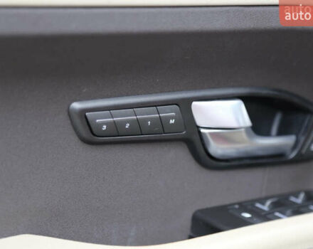 Червоний Ленд Ровер Рендж Ровер Евок, об'ємом двигуна 2 л та пробігом 100 тис. км за 16000 $, фото 2 на Automoto.ua