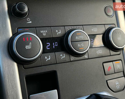 Червоний Ленд Ровер Рендж Ровер Евок, об'ємом двигуна 2 л та пробігом 135 тис. км за 15500 $, фото 15 на Automoto.ua