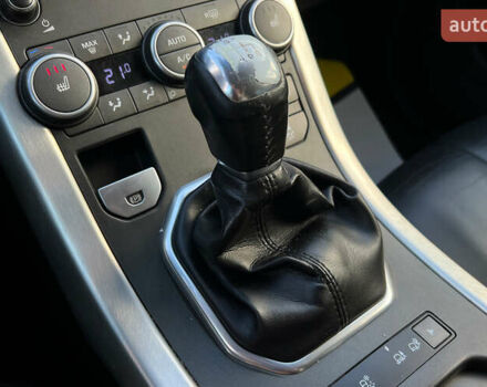 Червоний Ленд Ровер Рендж Ровер Евок, об'ємом двигуна 2 л та пробігом 147 тис. км за 18200 $, фото 16 на Automoto.ua