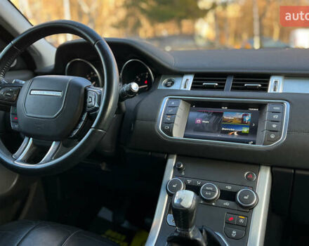 Червоний Ленд Ровер Рендж Ровер Евок, об'ємом двигуна 2 л та пробігом 135 тис. км за 15500 $, фото 19 на Automoto.ua