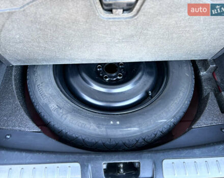 Червоний Ленд Ровер Рендж Ровер Евок, об'ємом двигуна 2 л та пробігом 180 тис. км за 17999 $, фото 31 на Automoto.ua