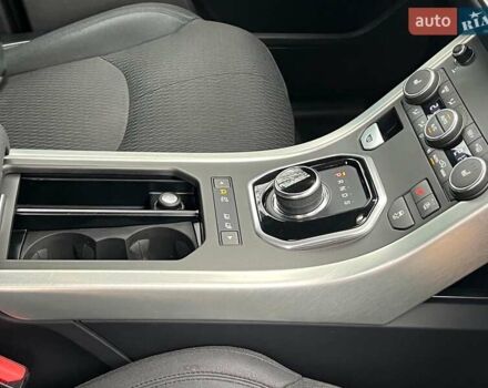 Червоний Ленд Ровер Рендж Ровер Евок, об'ємом двигуна 2 л та пробігом 97 тис. км за 22990 $, фото 18 на Automoto.ua