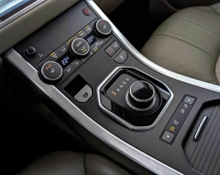 Червоний Ленд Ровер Рендж Ровер Евок, об'ємом двигуна 2 л та пробігом 97 тис. км за 15000 $, фото 10 на Automoto.ua