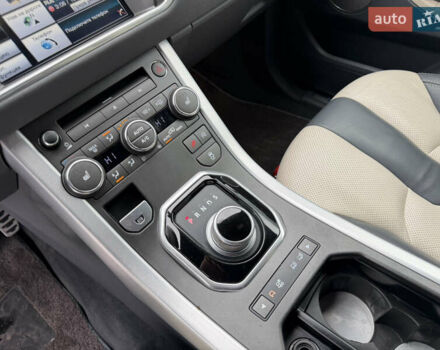 Жовтий Ленд Ровер Рендж Ровер Евок, об'ємом двигуна 2.18 л та пробігом 183 тис. км за 18750 $, фото 20 на Automoto.ua