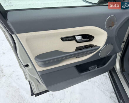 Жовтий Ленд Ровер Рендж Ровер Евок, об'ємом двигуна 2.18 л та пробігом 183 тис. км за 18750 $, фото 16 на Automoto.ua