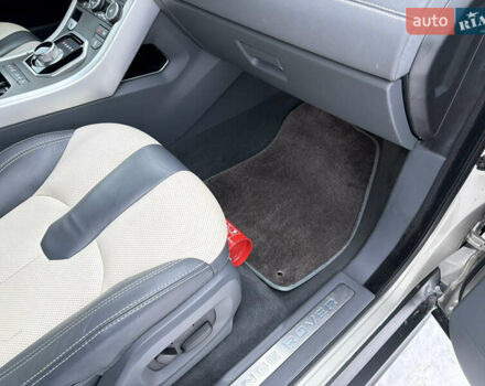 Жовтий Ленд Ровер Рендж Ровер Евок, об'ємом двигуна 2.18 л та пробігом 183 тис. км за 18750 $, фото 24 на Automoto.ua