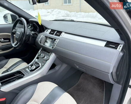 Жовтий Ленд Ровер Рендж Ровер Евок, об'ємом двигуна 2.18 л та пробігом 183 тис. км за 18750 $, фото 25 на Automoto.ua