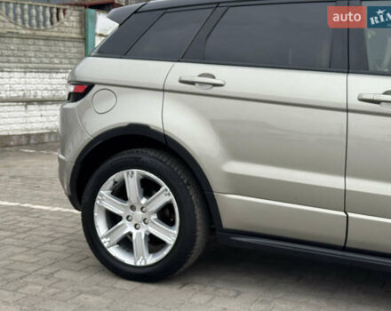 Жовтий Ленд Ровер Рендж Ровер Евок, об'ємом двигуна 2.18 л та пробігом 183 тис. км за 18950 $, фото 15 на Automoto.ua