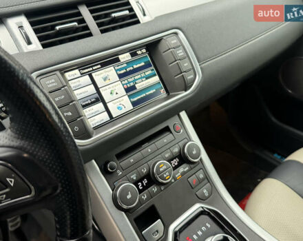 Жовтий Ленд Ровер Рендж Ровер Евок, об'ємом двигуна 2.18 л та пробігом 183 тис. км за 18950 $, фото 28 на Automoto.ua