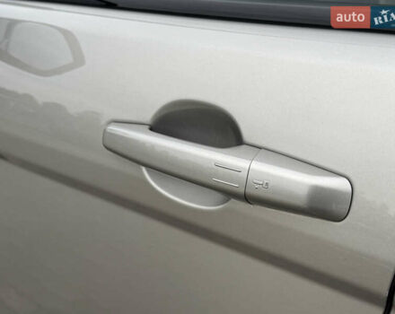 Жовтий Ленд Ровер Рендж Ровер Евок, об'ємом двигуна 2.18 л та пробігом 183 тис. км за 18950 $, фото 23 на Automoto.ua