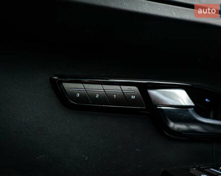 Сірий Ленд Ровер Рендж Ровер Евок, об'ємом двигуна 2 л та пробігом 112 тис. км за 15541 $, фото 14 на Automoto.ua