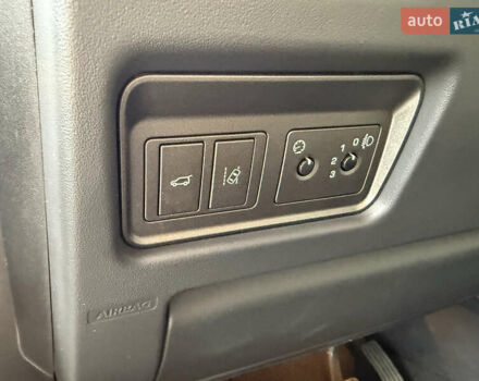 Сірий Ленд Ровер Рендж Ровер Евок, об'ємом двигуна 2 л та пробігом 158 тис. км за 17900 $, фото 25 на Automoto.ua