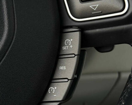 Серый Ленд Ровер Рендж Ровер Эвок, объемом двигателя 2 л и пробегом 204 тыс. км за 13999 $, фото 13 на Automoto.ua