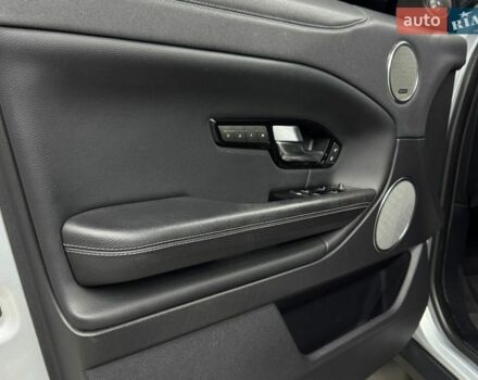 Серый Ленд Ровер Рендж Ровер Эвок, объемом двигателя 2 л и пробегом 120 тыс. км за 17650 $, фото 28 на Automoto.ua