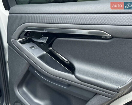 Сірий Ленд Ровер Рендж Ровер Евок, об'ємом двигуна 2 л та пробігом 65 тис. км за 28000 $, фото 45 на Automoto.ua