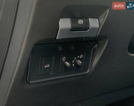 Серый Ленд Ровер Рендж Ровер Эвок, объемом двигателя 2 л и пробегом 180 тыс. км за 35555 $, фото 44 на Automoto.ua