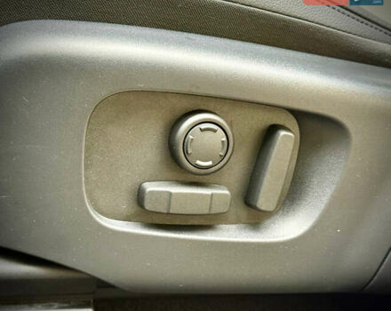 Сірий Ленд Ровер Рендж Ровер Евок, об'ємом двигуна 1.5 л та пробігом 28 тис. км за 39500 $, фото 25 на Automoto.ua