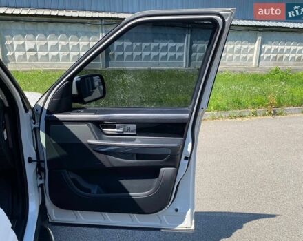 Білий Ленд Ровер Range Rover Sport, об'ємом двигуна 5 л та пробігом 119 тис. км за 14999 $, фото 15 на Automoto.ua