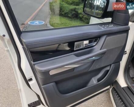 Білий Ленд Ровер Range Rover Sport, об'ємом двигуна 5 л та пробігом 204 тис. км за 16900 $, фото 35 на Automoto.ua