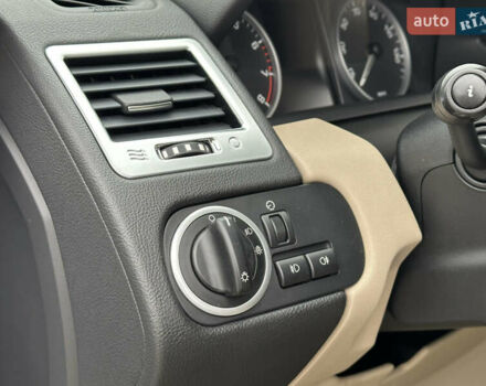Білий Ленд Ровер Range Rover Sport, об'ємом двигуна 5 л та пробігом 120 тис. км за 13500 $, фото 64 на Automoto.ua