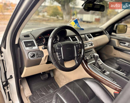 Білий Ленд Ровер Range Rover Sport, об'ємом двигуна 3 л та пробігом 208 тис. км за 15900 $, фото 23 на Automoto.ua