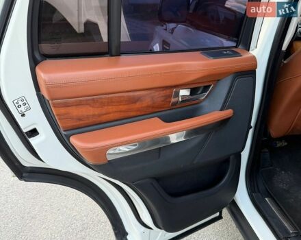 Білий Ленд Ровер Range Rover Sport, об'ємом двигуна 5 л та пробігом 180 тис. км за 10600 $, фото 25 на Automoto.ua