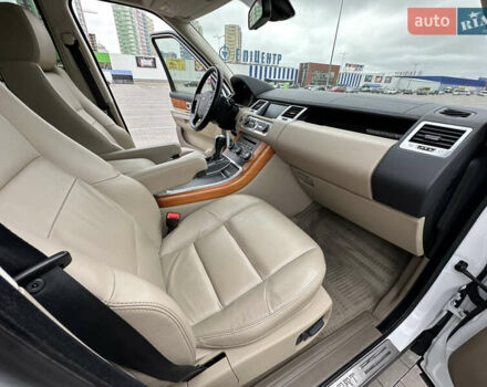 Білий Ленд Ровер Range Rover Sport, об'ємом двигуна 5 л та пробігом 120 тис. км за 13500 $, фото 53 на Automoto.ua