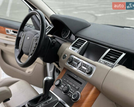 Білий Ленд Ровер Range Rover Sport, об'ємом двигуна 5 л та пробігом 120 тис. км за 13500 $, фото 57 на Automoto.ua