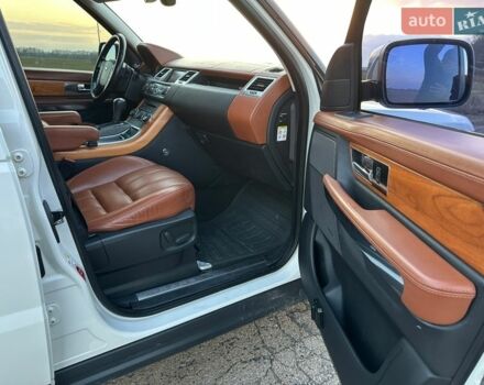 Білий Ленд Ровер Range Rover Sport, об'ємом двигуна 5 л та пробігом 171 тис. км за 16000 $, фото 28 на Automoto.ua