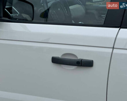 Білий Ленд Ровер Range Rover Sport, об'ємом двигуна 3.63 л та пробігом 202 тис. км за 15850 $, фото 11 на Automoto.ua