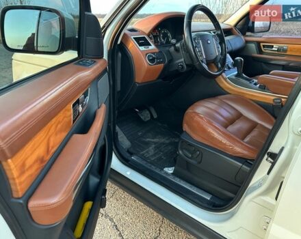 Білий Ленд Ровер Range Rover Sport, об'ємом двигуна 5 л та пробігом 171 тис. км за 16000 $, фото 16 на Automoto.ua