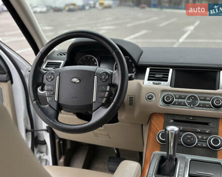 Білий Ленд Ровер Range Rover Sport, об'ємом двигуна 5 л та пробігом 120 тис. км за 13500 $, фото 66 на Automoto.ua