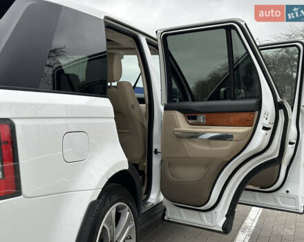 Білий Ленд Ровер Range Rover Sport, об'ємом двигуна 5 л та пробігом 120 тис. км за 13500 $, фото 39 на Automoto.ua