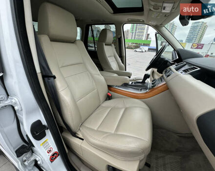 Білий Ленд Ровер Range Rover Sport, об'ємом двигуна 5 л та пробігом 120 тис. км за 13500 $, фото 51 на Automoto.ua
