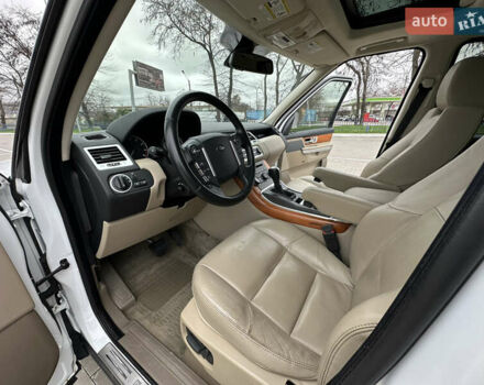 Білий Ленд Ровер Range Rover Sport, об'ємом двигуна 5 л та пробігом 120 тис. км за 13500 $, фото 63 на Automoto.ua