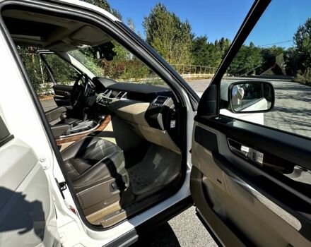 Ленд Ровер Рендж Ровер Спорт 2010 в Киеве на Automoto.ua Белый Ленд Ровер Рендж Ровер Спорт, объемом двигателя 3.6 л и пробегом 202 тыс. км за 15500 $, фото 6 на Automoto.ua