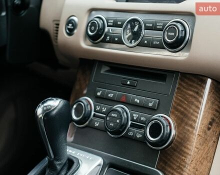 Білий Ленд Ровер Range Rover Sport, об'ємом двигуна 5 л та пробігом 157 тис. км за 12500 $, фото 15 на Automoto.ua