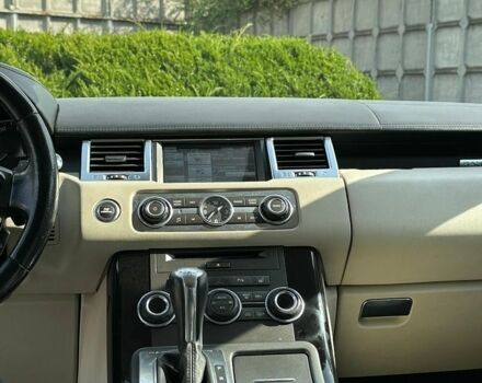 Білий Ленд Ровер Range Rover Sport, об'ємом двигуна 5 л та пробігом 167 тис. км за 17000 $, фото 21 на Automoto.ua