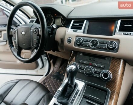 Білий Ленд Ровер Range Rover Sport, об'ємом двигуна 5 л та пробігом 148 тис. км за 15500 $, фото 32 на Automoto.ua
