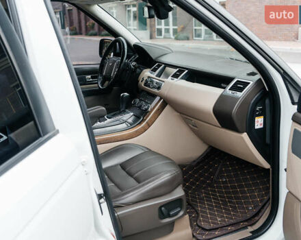 Білий Ленд Ровер Range Rover Sport, об'ємом двигуна 5 л та пробігом 147 тис. км за 15100 $, фото 14 на Automoto.ua